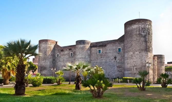 A Casuzza Apartment Catania Bagian luar foto
