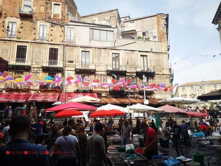 A Casuzza Apartment Catania Bagian luar foto