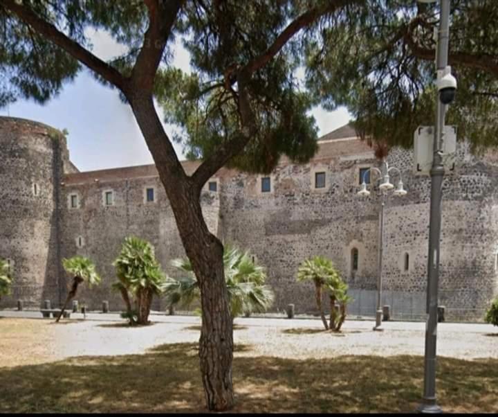 A Casuzza Apartment Catania Bagian luar foto