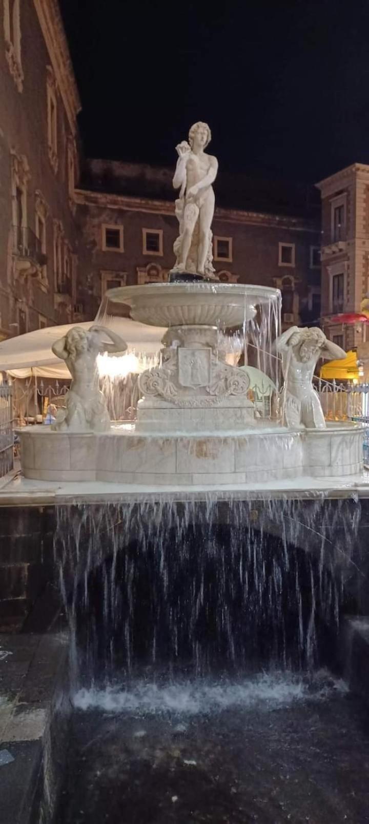 A Casuzza Apartment Catania Bagian luar foto