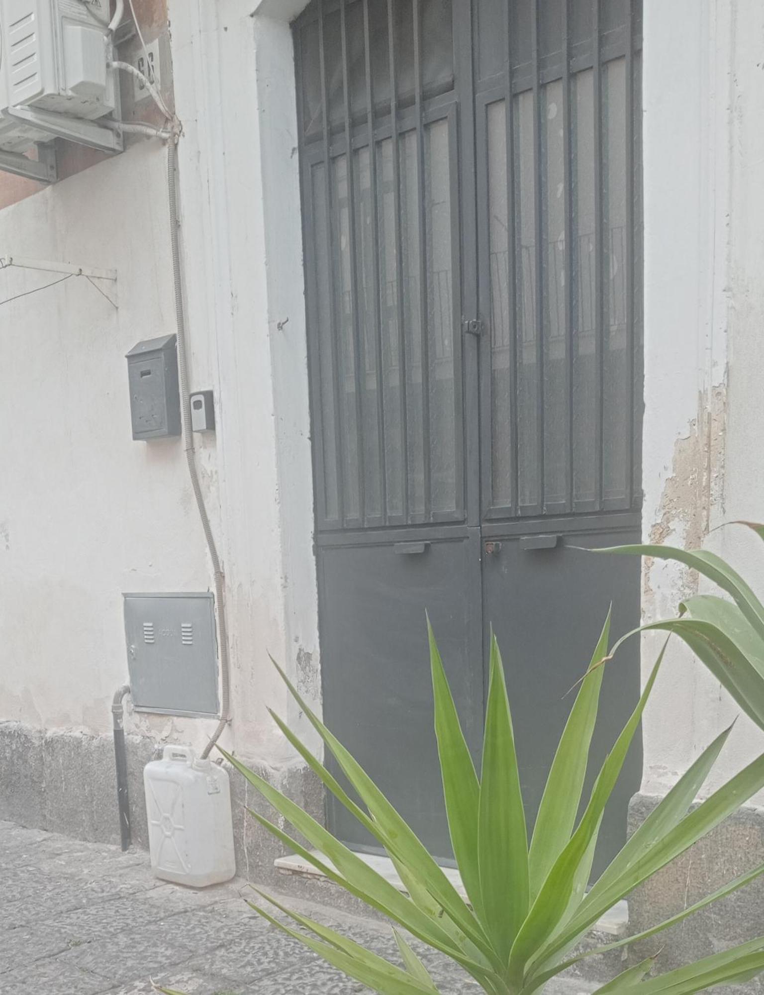 A Casuzza Apartment Catania Bagian luar foto