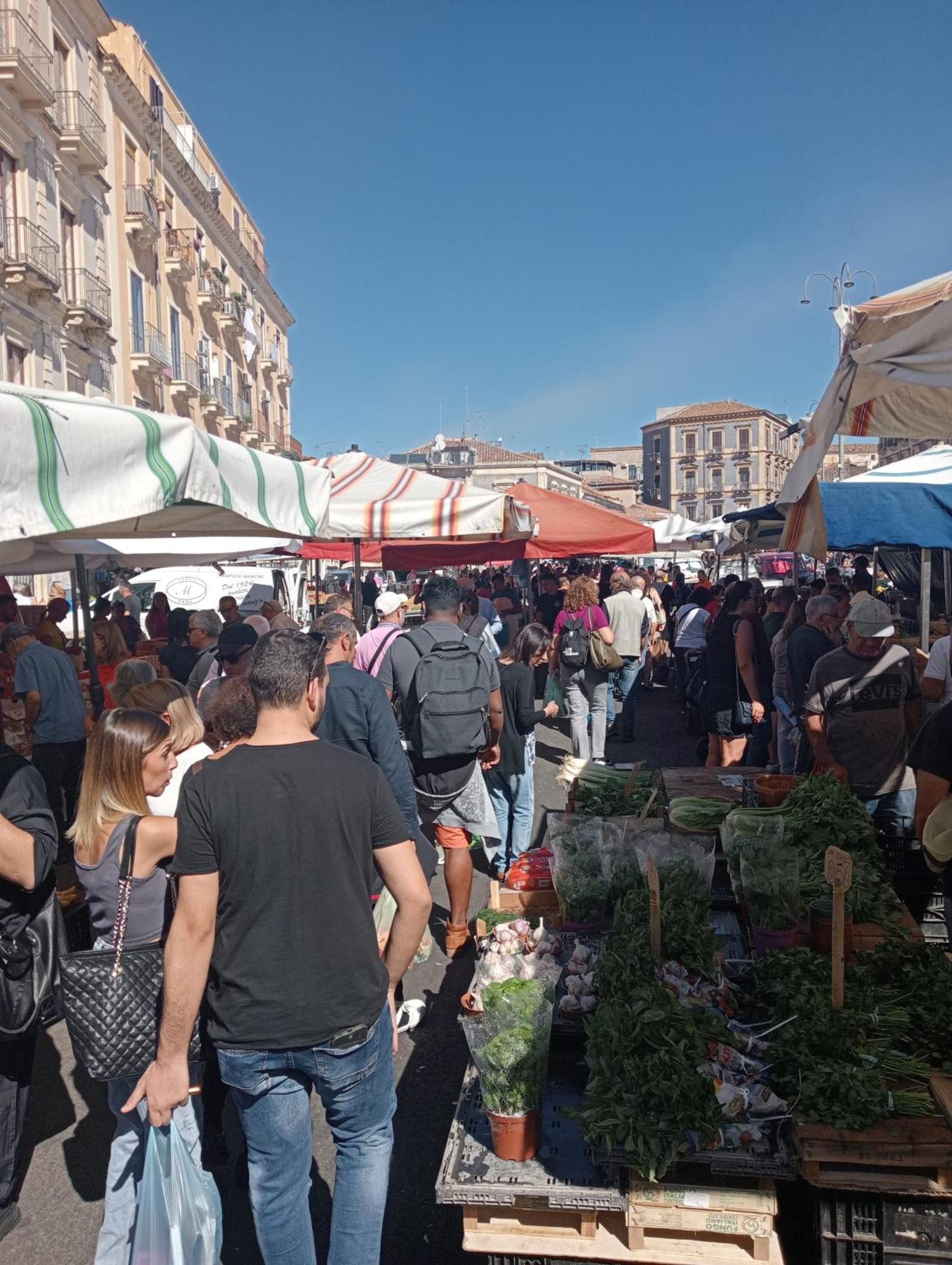 A Casuzza Apartment Catania Bagian luar foto