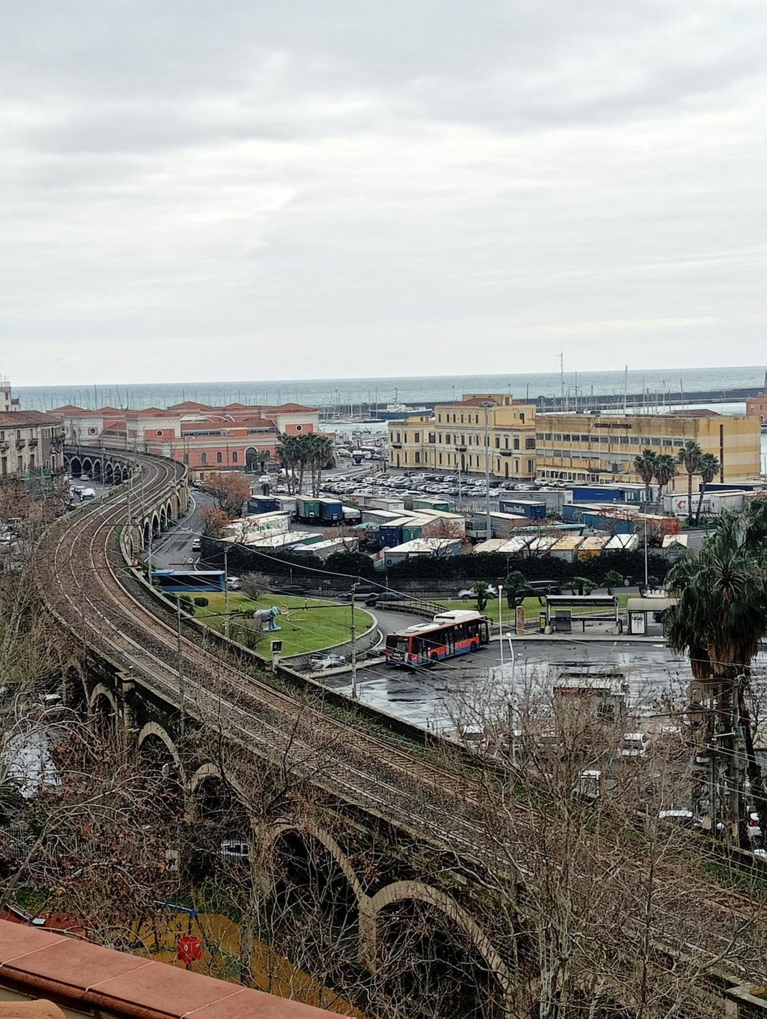 A Casuzza Apartment Catania Bagian luar foto